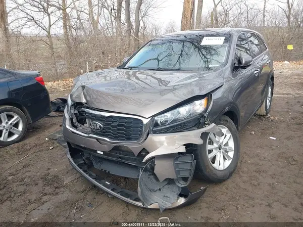 5XYPG4A5XKG577823 2019 KIA SORENTO - Image 2