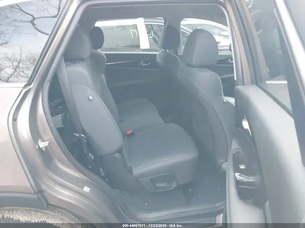 5XYPG4A5XKG577823 2019 KIA SORENTO - Image 8