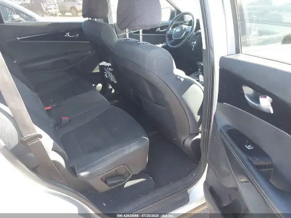 5XYPG4A5XKG594718 2019 KIA SORENTO - Image 8