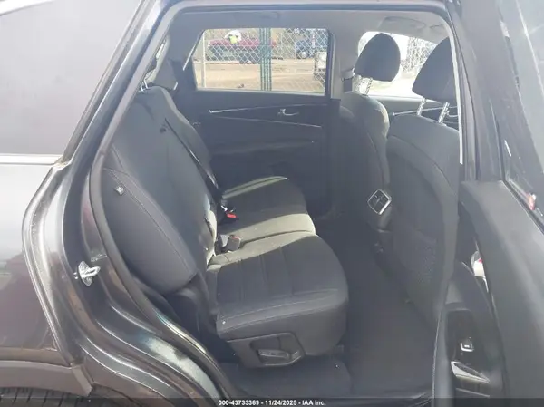 5XYPG4A5XKG603191 2019 KIA SORENTO - Image 8