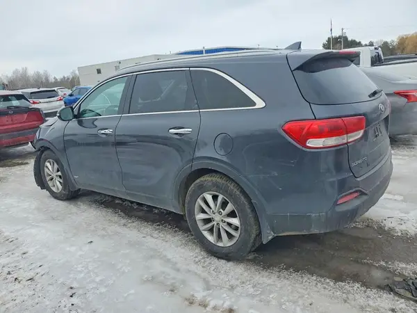 5XYPGDA11HG281580 2017 KIA SORENTO - Image 2