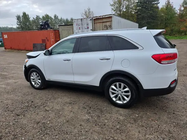 5XYPGDA11HG329496 2017 KIA SORENTO - Image 2