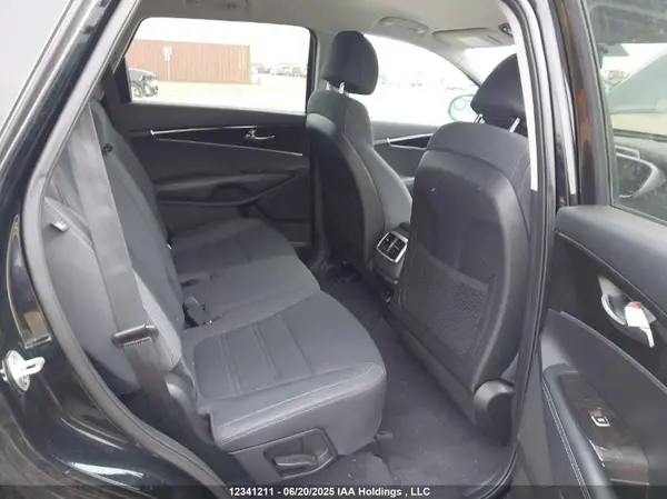 5XYPGDA14HG211135 2017 KIA SORENTO - Image 8