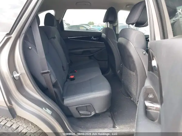 5XYPGDA15GG105887 2016 KIA SORENTO - Image 8