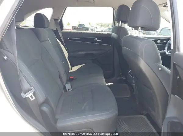 5XYPGDA15HG308117 2017 KIA SORENTO - Image 8