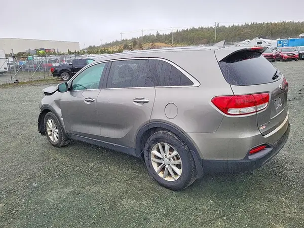 5XYPGDA15JG351927 2018 KIA SORENTO - Image 2