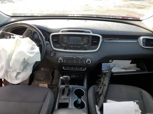 5XYPGDA16GG075945 2016 KIA SORENTO - Image 8