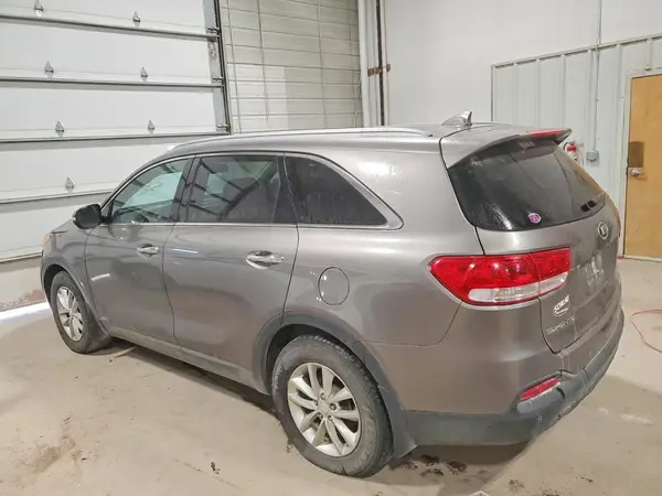 5XYPGDA30GG001812 2016 KIA SORENTO - Image 2