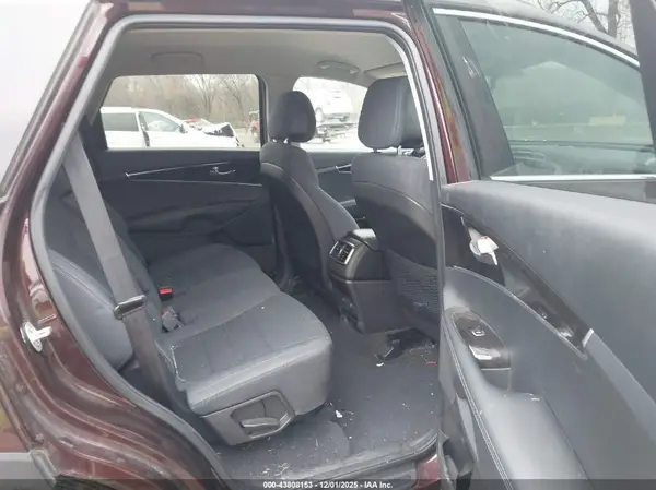 5XYPGDA30GG016570 2016 KIA SORENTO - Image 8