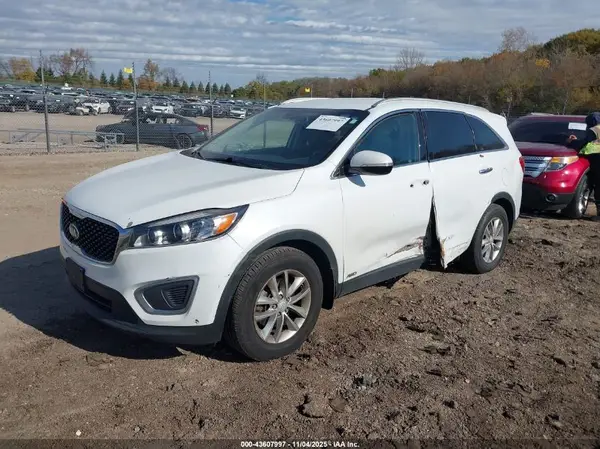 5XYPGDA30GG038858 2016 KIA SORENTO - Image 2