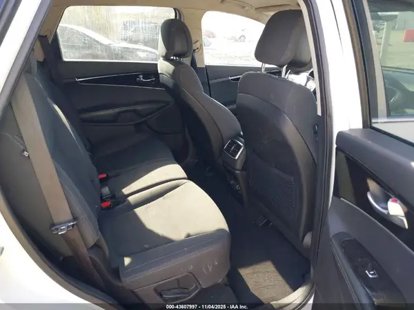 5XYPGDA30GG038858 2016 KIA SORENTO - Image 8