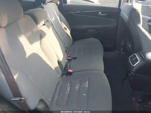 5XYPGDA30GG043557 2016 KIA SORENTO - Image 8