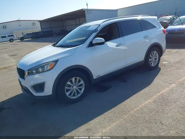 5XYPGDA30GG047950 2016 KIA SORENTO - Image 2