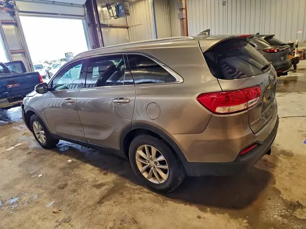 5XYPGDA30GG048094 2016 KIA SORENTO - Image 2