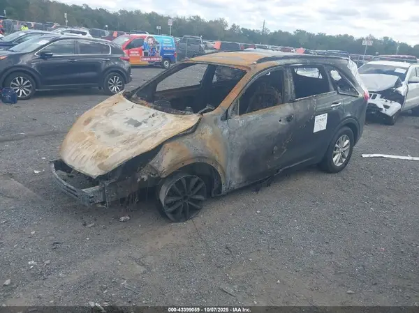 5XYPGDA30GG056728 2016 KIA SORENTO - Image 2