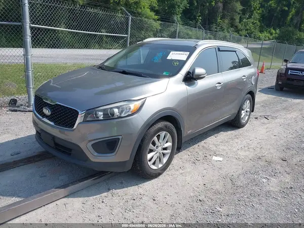 5XYPGDA30GG058785 2016 KIA SORENTO - Image 2