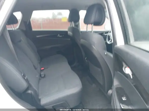 5XYPGDA30GG074128 2016 KIA SORENTO - Image 8