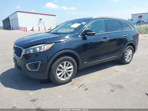 5XYPGDA30GG075599 2016 KIA SORENTO - Image 2