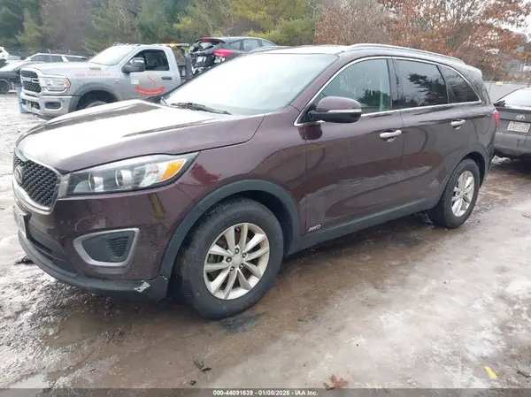5XYPGDA30GG082794 2016 KIA SORENTO - Image 2