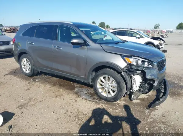 5XYPGDA30GG105362 2016 KIA SORENTO - Image 1