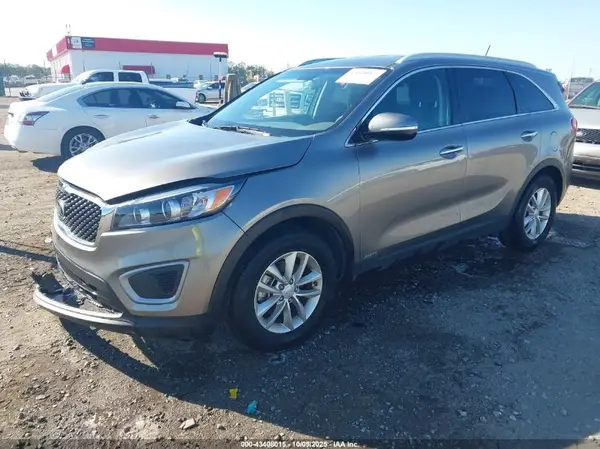 5XYPGDA30GG105362 2016 KIA SORENTO - Image 2