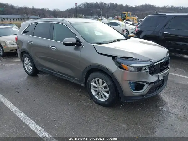 5XYPGDA30GG135994 2016 KIA SORENTO - Image 1