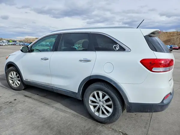 5XYPGDA30GG140533 2016 KIA SORENTO - Image 2
