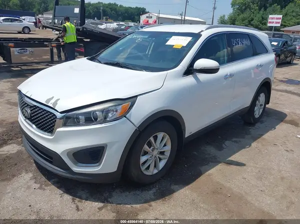 5XYPGDA30GG147045 2016 KIA SORENTO - Image 2
