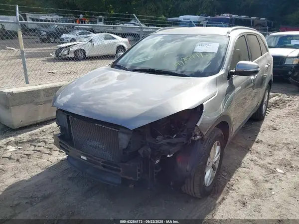 5XYPGDA30GG149703 2016 KIA SORENTO - Image 2