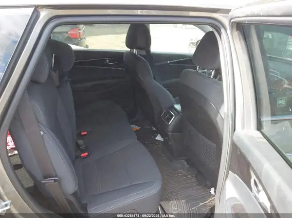 5XYPGDA30GG149703 2016 KIA SORENTO - Image 8