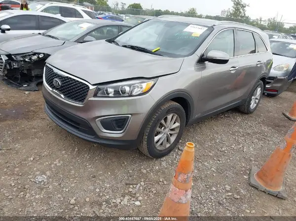 5XYPGDA30GG166808 2016 KIA SORENTO - Image 2