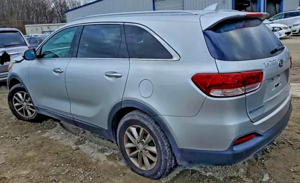 5XYPGDA30HG197140 2017 KIA SORENTO - Image 2