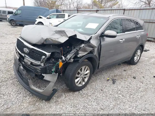 5XYPGDA30HG200036 2017 KIA SORENTO - Image 2