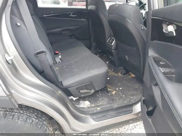 5XYPGDA30HG200036 2017 KIA SORENTO - Image 8