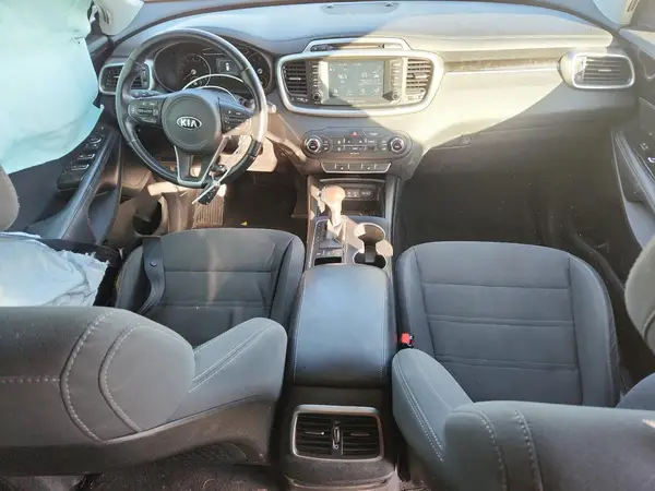 5XYPGDA30HG200375 2017 KIA SORENTO - Image 8