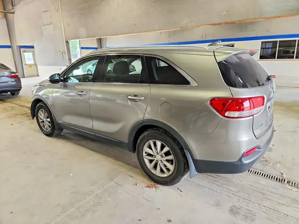 5XYPGDA30HG221582 2017 KIA SORENTO - Image 2