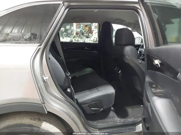 5XYPGDA30HG237880 2017 KIA SORENTO - Image 8
