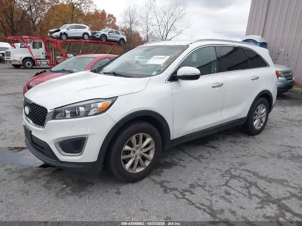 5XYPGDA30HG247387 2017 KIA SORENTO - Image 2