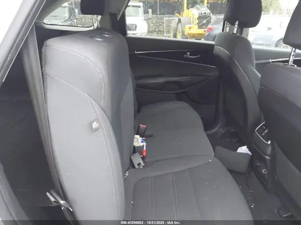 5XYPGDA30HG247387 2017 KIA SORENTO - Image 8