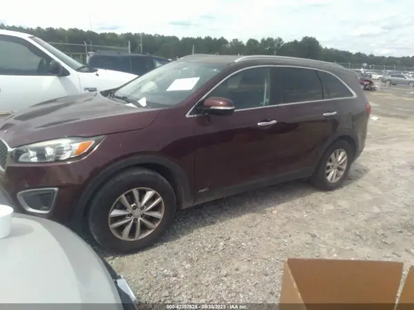 5XYPGDA30HG252783 2017 KIA SORENTO - Image 2