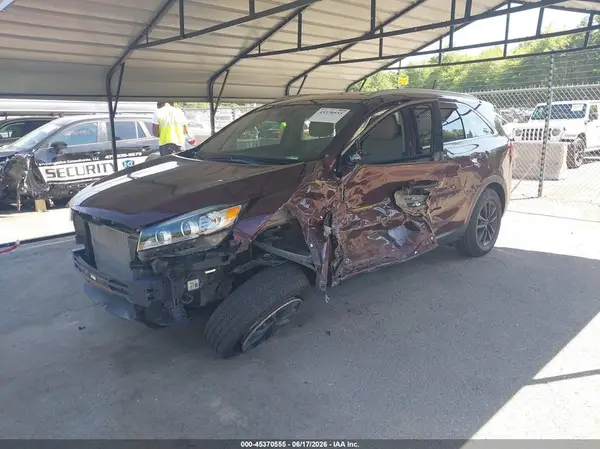 5XYPGDA30HG261483 2017 KIA SORENTO - Image 2