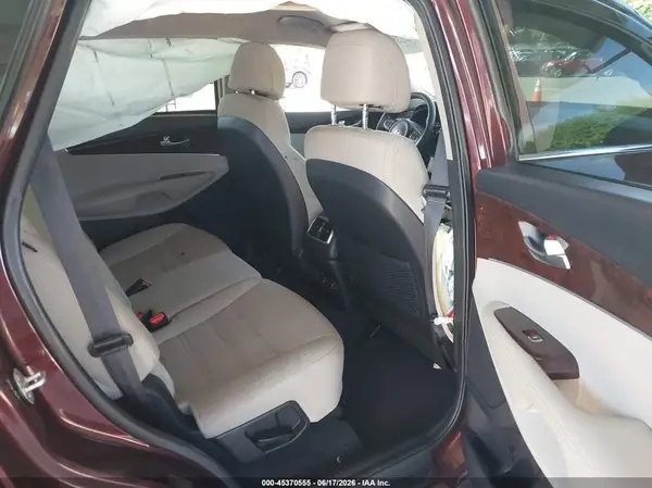 5XYPGDA30HG261483 2017 KIA SORENTO - Image 8