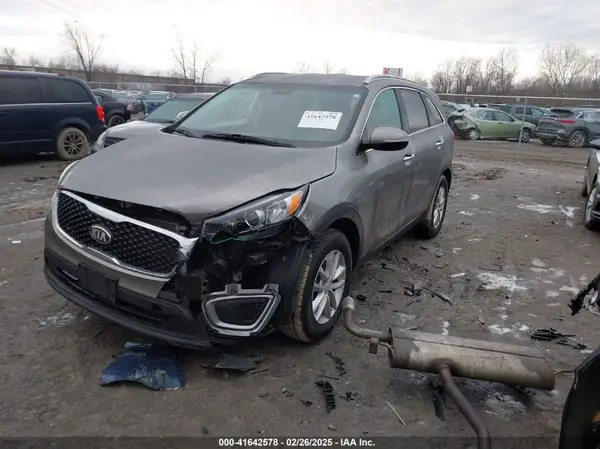 5XYPGDA30HG267316 2017 KIA SORENTO - Image 2
