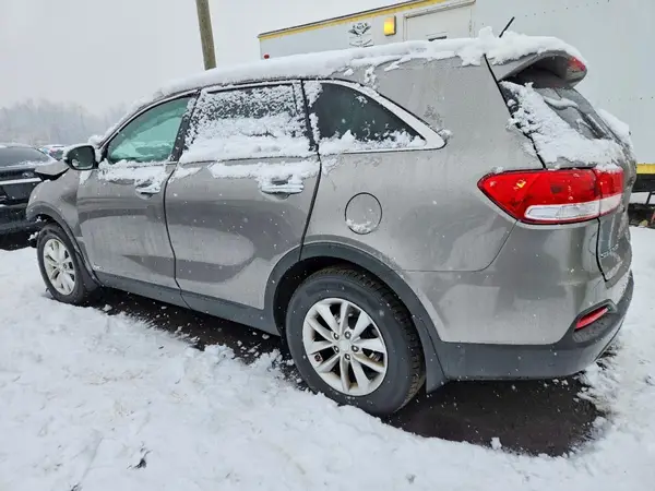 5XYPGDA30HG281734 2017 KIA SORENTO - Image 2