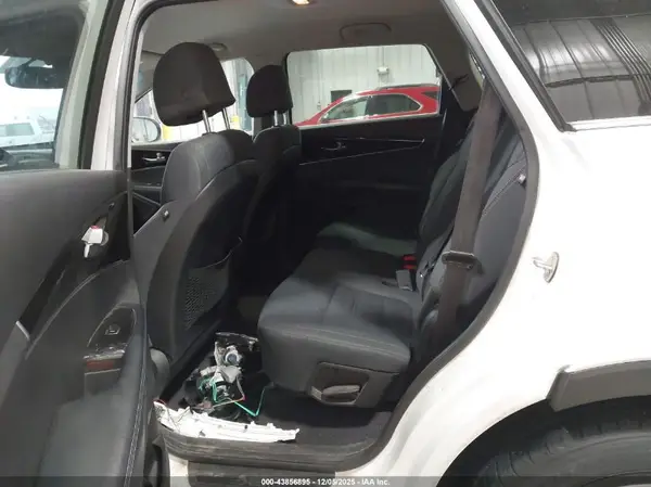 5XYPGDA30HG290367 2017 KIA SORENTO - Image 8