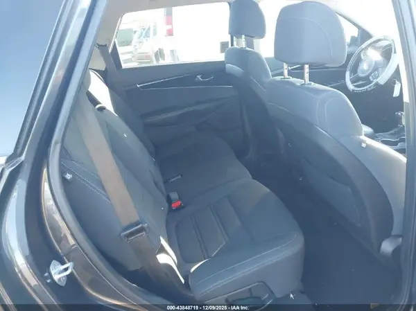 5XYPGDA30HG295892 2017 KIA SORENTO - Image 8