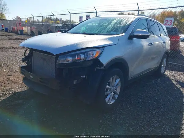 5XYPGDA30HG296640 2017 KIA SORENTO - Image 2