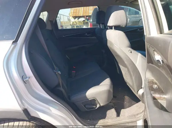 5XYPGDA30HG296640 2017 KIA SORENTO - Image 8