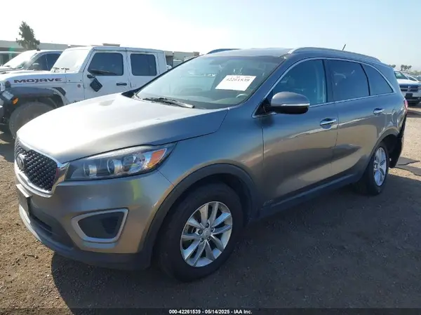 5XYPGDA30HG298937 2017 KIA SORENTO - Image 2