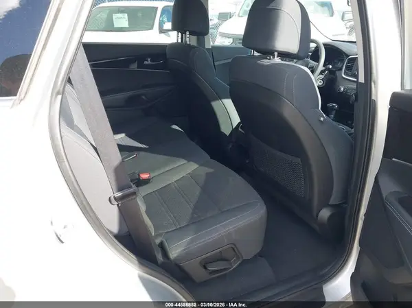5XYPGDA30HG299392 2017 KIA SORENTO - Image 8